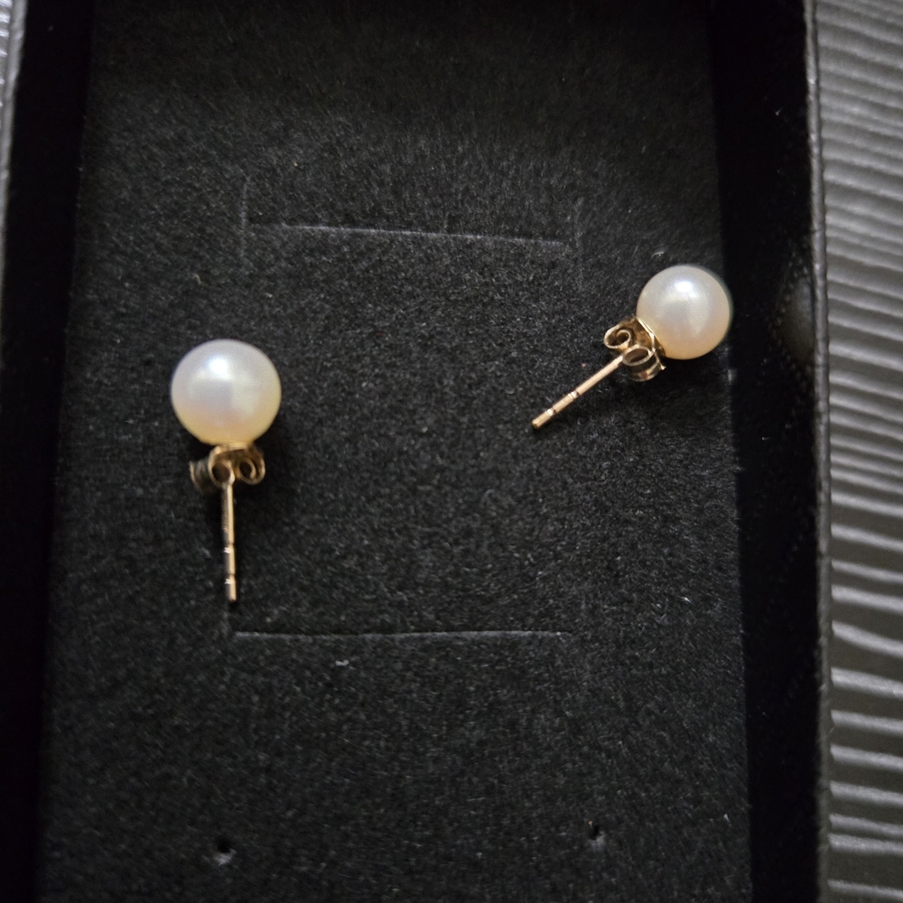 Solid 10k Yellow Gold Pearl Earrings